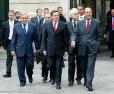 A l'issue de la conférence de presse le Président de la République et M. Gerhard Schröder, se rendent au Palais Marigny