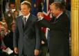 JournÃ©e de l'Europe - arrivÃ©e du PrÃ©sident de la RÃ©publique et de M. Tony Blair, avant la rencontre avec de jeunes Ã©tudiants fr ...