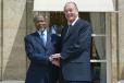 Entretien informel du PrÃ©sident de la RÃ©publique et de M. Joaquim Chissano, PrÃ©sident de la RÃ©publique du Mozambique sur la terrass ...