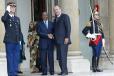 Le PrÃ©sident de la RÃ©publique salue M. Joaquim Chissano, PrÃ©sident de la RÃ©publique du Mozambique à l'issue de leur rencont ...