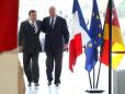 - 60ème anniversaire du débarquement en Normandie - cérémonie franco-allemande - le Président de la République et le chancelier pénètrent dans le mémorial de Caen