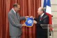 Centenaire de la FIFA: M.Blatter remet un fanion de la FIFA au Président de la République