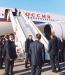 Le Président de la République raccompagne à son avion  M. Vladimir Poutine, Président de la Fédération de Russie