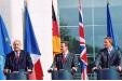 Photo 12 : 20.09.2003 - ConfÃ©rence de presse du PrÃ©sident de la RÃ©publique, du chancelier allemand Gerhard Schroeder et du Premier minist ...