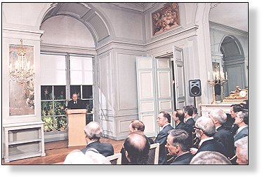 illustration : 06.02.1999 - Discours de Monsieur Jacques Chirac PrÃ©sident de la RÃ©publique lors de l'ouverture de la ConfÃ©rence de pa ...
