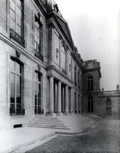 Photo: 1947 - Facade of the Elysée Palace