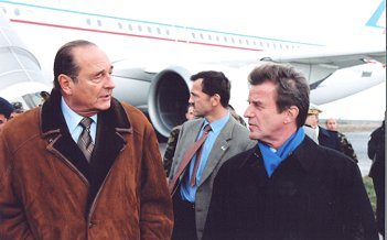25. November 2000, Aufnahme des Staatspräsidenten von Herrn Bernard Kouchner in Kosovo 