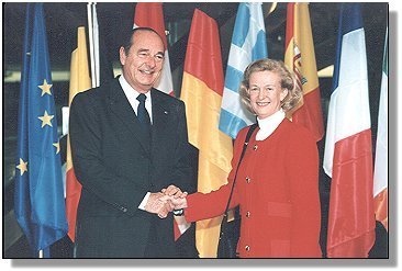 Treffen des StaatsprÃ¤sidenten Jacques Chirac mit Frau Nicole Fontaine, der PrÃ¤sidentin des EuropÃ¤ischen Parliaments bei der Einweihung ...