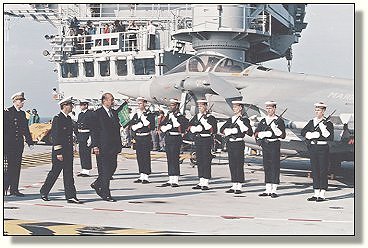 30. August 1999: Besuch auf dem Flugzeugträger Charles-de-Gaulle vor der bretonischen Küste von Lorient (Morbihan).