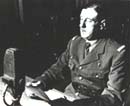 Ilustración : El general de Gaulle hablando por la BBC en 1941