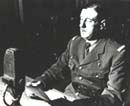 Photo 2 : 1941 - Général de Gaulle - Studios de la BBC