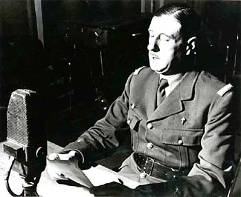 Photo 1 : 1941 - General de Gaulle, als er sich 1941 über die BBC an das französische Volk wendet. 