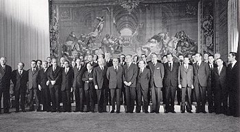 Photo 1 : Deuxième gouvernement de M. Pierre Messmer. (Avril 1973).