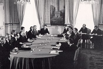 Photo 1 : Troisième gouvernement de M. Pierre Messmer. (Mars 1974).