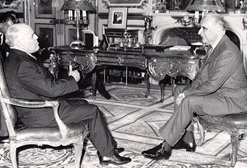 Photo 1 : Rencontre avec M. Habib Bourguiba, Président de la République de Tunisie. (Palais de l'Elysée - Mai 1970).