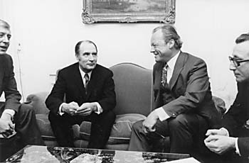 Photo 1 : 1973 - Zusammenkunft zwischen dem deutschen Bundeskanzler Willy Brandt und dem französischen Oppositionsführer François Mitterrand