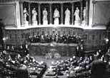 Photo : Alain Poher bei der Hundertjahrfeier des Senats am 27. Mai 1975