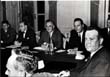 Photo 2 : 27. Mai 1968 - Jacques Chirac neben Georges Pompidou bei der Aushandlung der Grenelle-Vereinbarungen