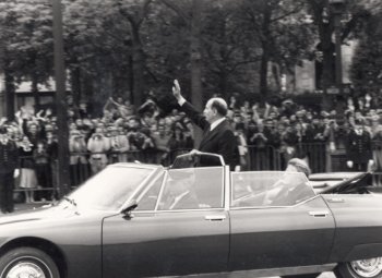 Illustration : Arrivée du Président François Mitterand à l'Arc de Triomphe. Paris - 21 mai 1981.