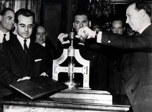 6, october 1958 - Michel Debré affixing the Seal of State to the Constitution of the Fifth Republic