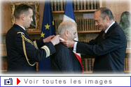 Remise des insignes de la Légion d'honneur à M. Daniel BARENBOÏN.
