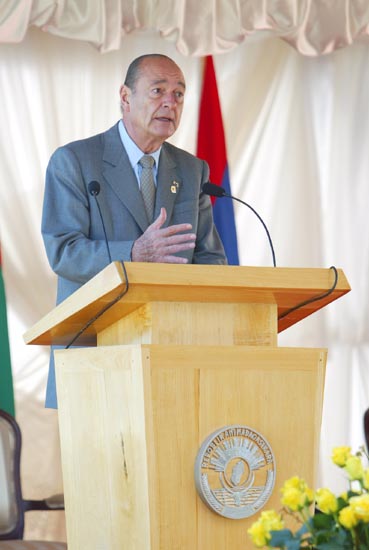 Intervention de M. Jacques CHIRAC, Président de la République lors de l'ouverture du Sommet..