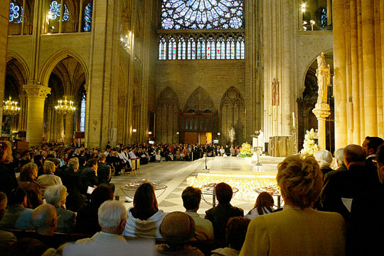 Messe à Notre Dame de Paris en hommage au pape Jean Paul II
