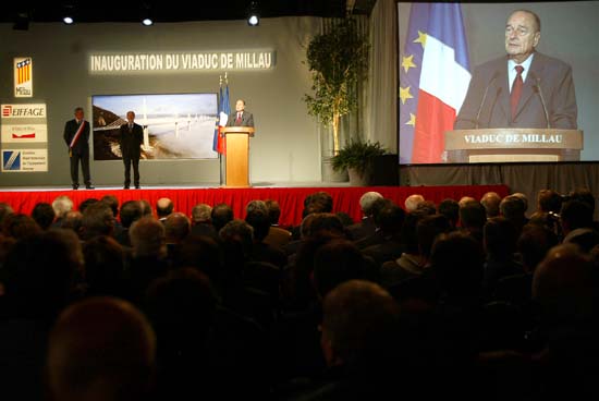 Inauguration du viaduc de Millau - allocution du Président de la République (salle des Fêtes)