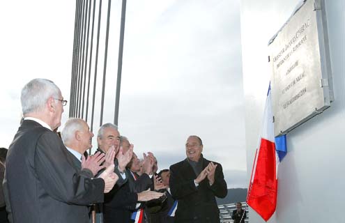 Inauguration du viaduc de Millau - dévoilement de la plaque inaugurale