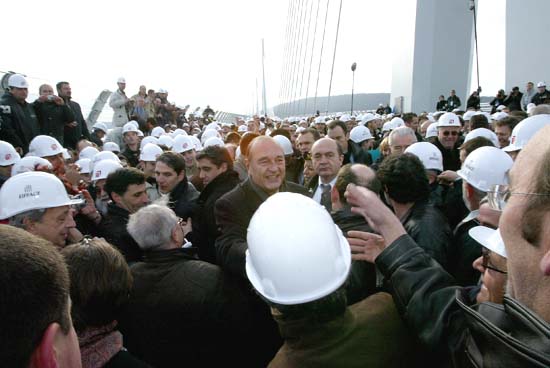 Rencontre sur le pont avec l'ensemble des personnels ayant participé à la construction du viaduc