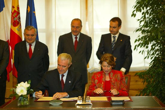 Sommet franco-espagnol - signature d'accords (palais de l'Afjaferia - Assemblée régionale d'Aragon)