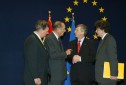Photo 4 : Le PrÃ©sident de la RÃ©publique s'entretient avec M. le Premier ministre luxembourgeois Jean-Claude Juncker, PrÃ©sident en exerc ...