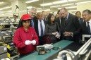 Photo : Le Président de la République, M.Jacques CHIRAC, visite l'usine Digital Electronics (Groupe Schneider Electric).