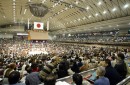Photo : Tournoi de Sumo au stade prefectoral d'Osaka.