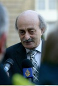 Photo 3 : M. Walid Jumblatt, à l'issue de sa rencontre avec le Président de la République (cour d'honneur)