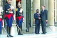 Photo : Le Président de la République accueille M. Omar Bongo, Président de la République du Gabon