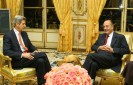 Photo : Entretien du Président de la République, M.Jacques CHIRAC, avec le sénateur John KERRY.