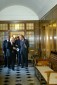 Photo : Visite officielle au Royaume-Uni - arrivée à Rhodes House - accueil par M. Chris Patten, Chancelier de l'Université.