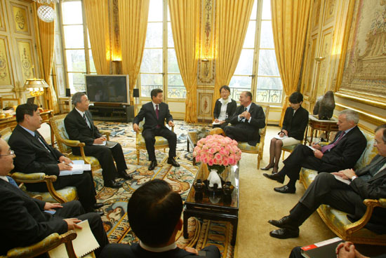 Entretien du Président de la République, M.Jacques CHIRAC, avec M. ROH Moo-Hyun, Président de la République de Corée