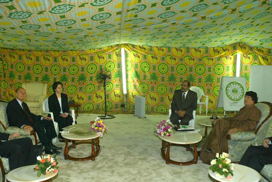Visite officielle en Libye - entretien du Président de la République avec M. Muammar Qaddafi