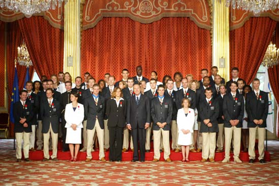Réception offerte en l'honneur des médaillés français aux Jeux Olympiques d'Athènes (salle des fêtes)