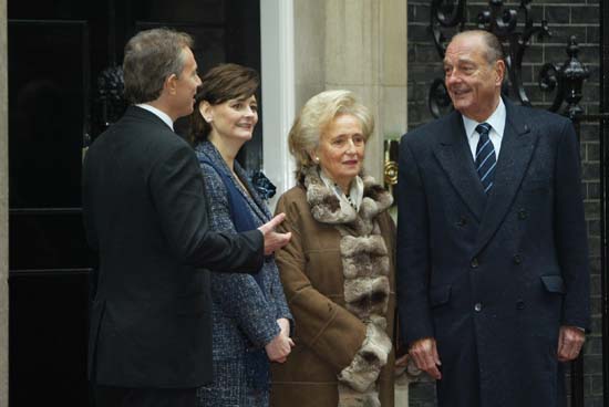 Sommet franco-britannique - accueil du PrÃ©sident de la RÃ©publique et de Mme Jacques Chirac par le Premier ministre britannique et Mme Ton ...