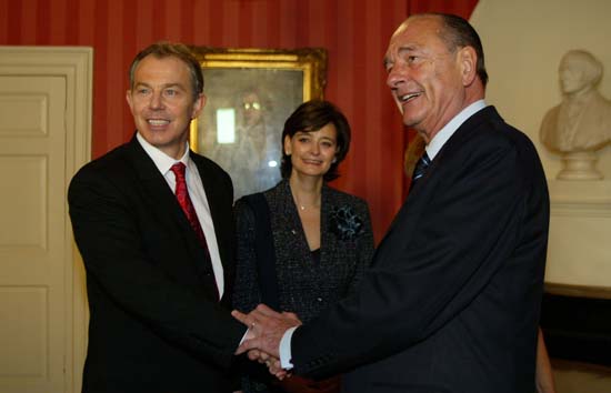 Sommet franco-britannique - accueil du PrÃ©sident de la RÃ©publique et de Mme Jacques Chirac par le Premier ministre britannique et Mme Ton ...