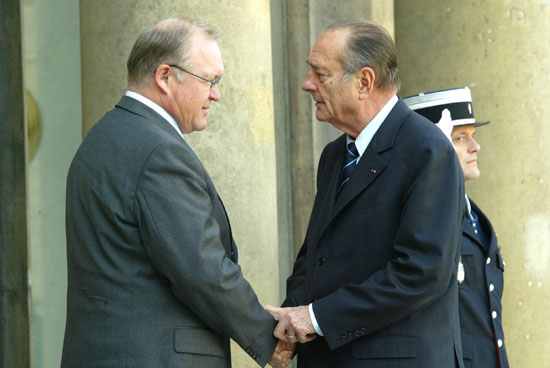 Le Président de la République accueille M. Göran Persson, Premier ministre suédois (perron)
