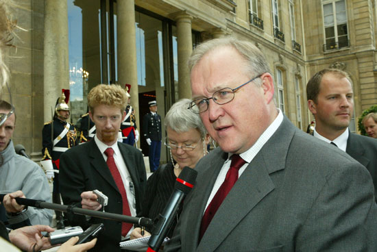 Point de presse informel de M. Göran Persson, à l'issue de sa rencontre avec le Président de la République (cour d'honneur)