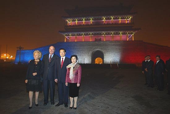 La Porte Zhong Yan Men illuminée pour l'ouverture de l'Année de la France en Chine