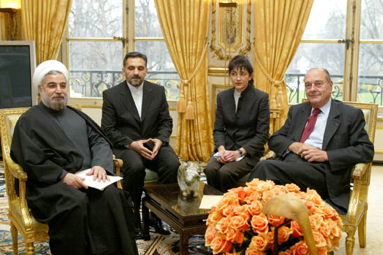 M.Jacques CHIRAC et le Dr Hassan ROHANI, SecrÃ©taire gÃ©nÃ©ral du Conseil suprÃªme de sÃ©curitÃ© nationale d'Iran lors de leur ent ...