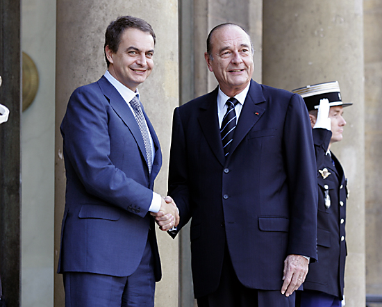 M.Jacques CHIRAC accueille M.José Luis ZAPATERO, Président du gouvernement espagnol. 