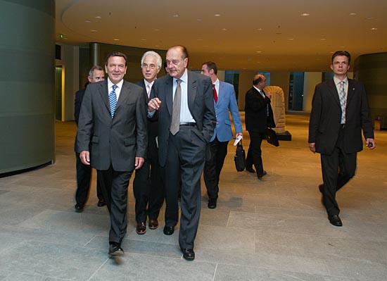 Le Président de la République, M. Jacques CHIRAC et le Chancelier allemand, M. Gerhard SCHROEDER. 